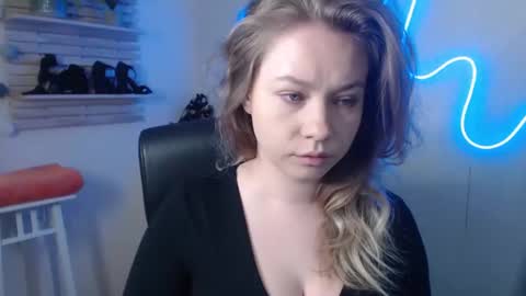 Holly online show from February 18, 8:05 am