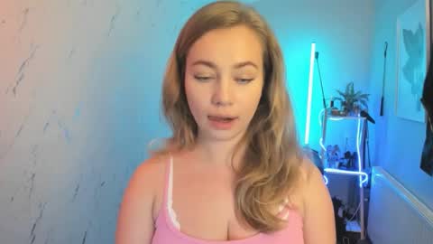 Holly online show from October 14, 6:21 pm