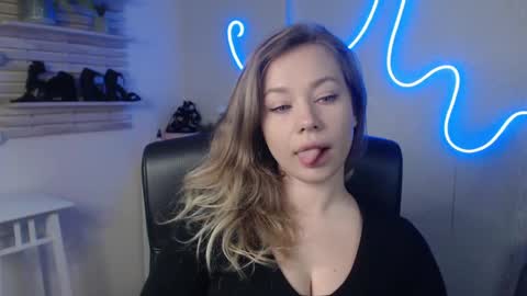 Holly online show from February 19, 2:12 am