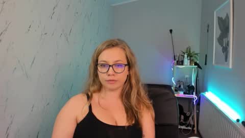 Holly online show from September 23, 6:06 pm