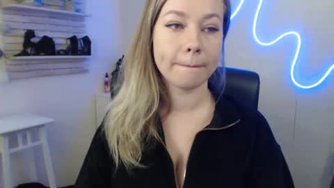 Holly online show from January 24, 4:37 am