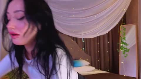 Snapshot of holly_berryy_ chatting on September 19, 1:37 am holly_berryy_ online show from September 19, 1:37 am