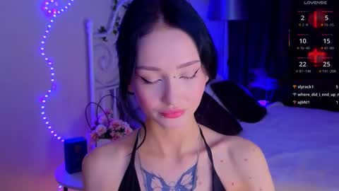 Snapshot of holly_berryy_ chatting on September 27, 1:46 am holly_berryy_ online show from September 27, 1:46 am
