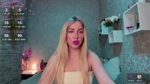 holly_molly8 online show from October 25, 1:35 am