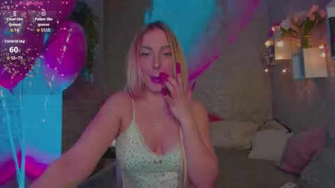 holly_molly8 online show from February 18, 8:52 pm