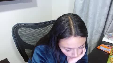 Snapshot of holly_rose69 chatting on October 16, 7:00 am Holly online show from October 16, 7:00 am