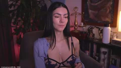 Holly Linder online show from June 14, 2:24 am