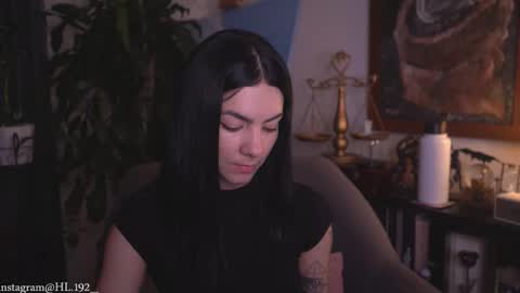 Holly Linder online show from February 25, 3:05 am