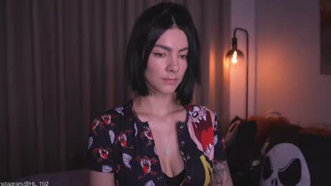 Holly Linder online show from July 15, 2:05 am