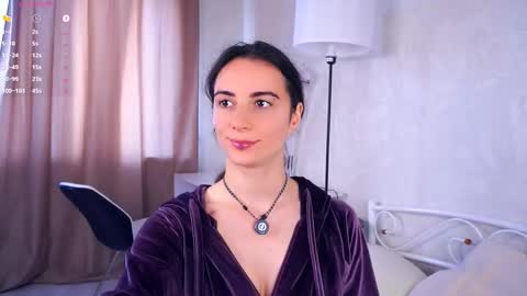 Snapshot of hollymonica chatting on September 18, 6:12 am Delly online show from September 18, 6:12 am