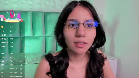 hollypeach_ online show from April 22, 7:44 pm