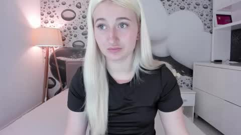 HollyTaillor online show from April 26, 12:14 pm