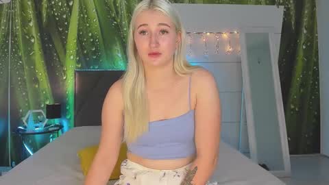 HollyTaillor online show from November 7, 1:28 pm