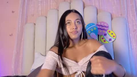 Hollyy online show from April 27, 9:01 pm