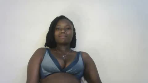 holy_ebony online show from April 21, 1:42 am