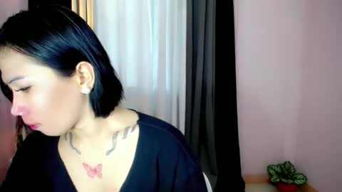 holy_samyx online show from December 16, 2:06 am