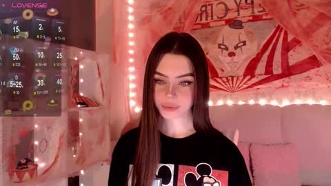 Mia online show from November 2, 5:11 am