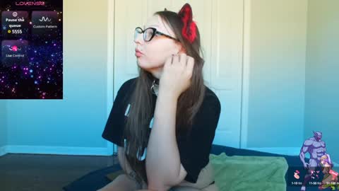 Snapshot of holyweed420 chatting on January 15, 5:47 pm Viktoria online show from January 15, 5:47 pm