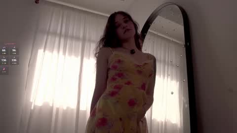 honeeeey_ online show from April 25, 8:17 pm