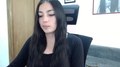 Honey Aynu online show from April 18, 7:07 pm