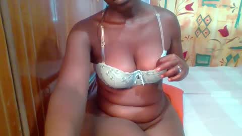 honey_beb online show from February 21, 4:07 am
