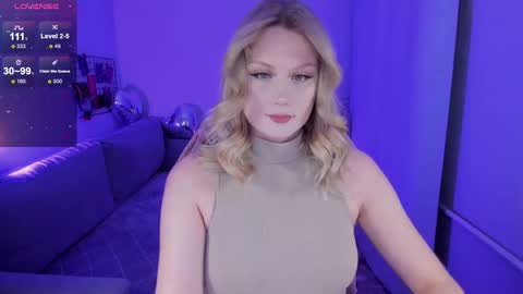 Snapshot of honey_blondee chatting on October 11, 9:28 pm Tammy online show from October 11, 9:28 pm