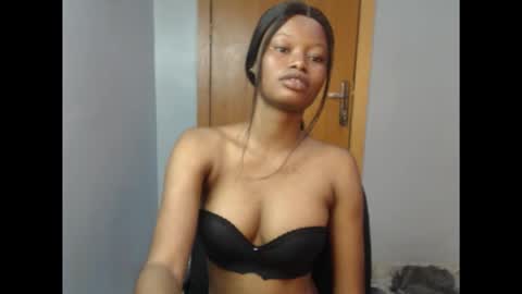 Snapshot of honey_juicydoll chatting on October 9, 8:51 am Sonia online show from October 9, 8:51 am