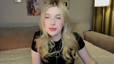Lina online show from June 17, 7:59 pm