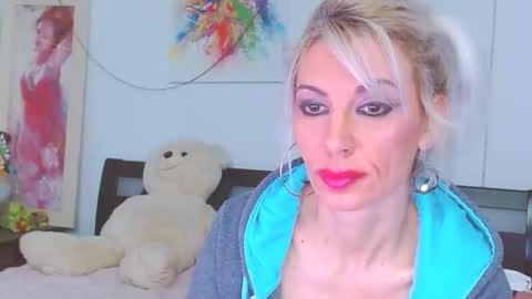 honey_lara online show from January 15, 2:06 am
