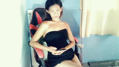 honey_mollyxx online show from April 23, 7:49 am