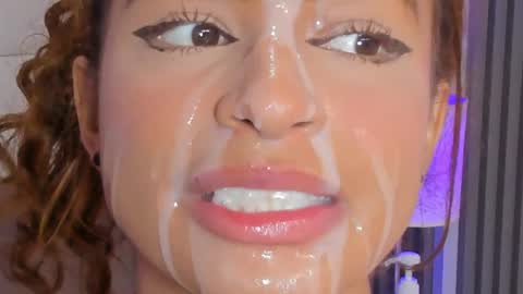 honey_sofii_ online show from April 26, 1:42 pm