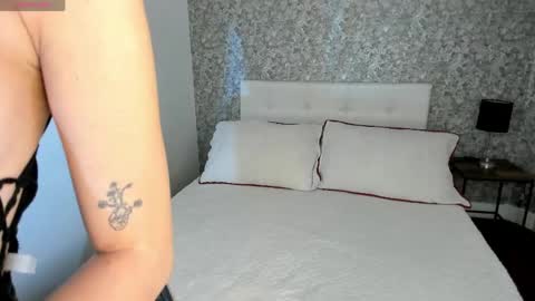 honey_sweet777 online show from April 25, 7:44 pm