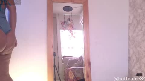 Snapshot of honey_sweet8 chatting on February 11, 6:33 pm Honey-Sweett online show from February 11, 6:33 pm