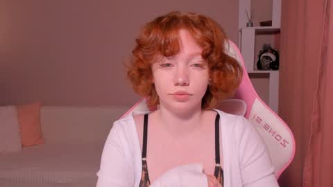 Snapshot of honeyautumn chatting on January 3, 12:11 am honeyautumn online show from January 3, 12:11 am