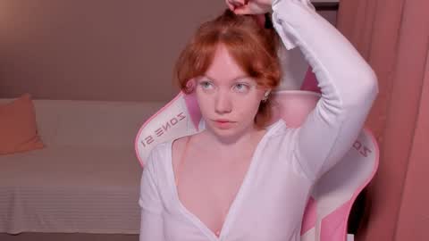Snapshot of honeyautumn chatting on February 12, 12:37 am honeyautumn online show from February 12, 12:37 am