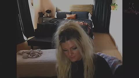 honeybuhnny online show from May 3, 1:09 am