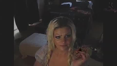 honeybuhnny online show from April 27, 3:25 am