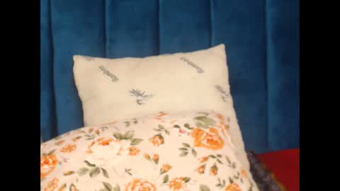 honeydropsxx2 online show from March 8, 3:21 am