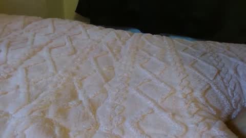 honeygoldenbaddie24 online show from April 18, 7:07 pm