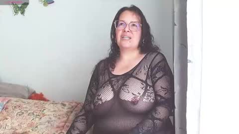 Snapshot of honeyhotpaty chatting on December 18, 8:03 pm sofia online show from December 18, 8:03 pm