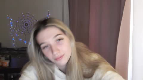 honeyveil online show from November 27, 12:30 pm