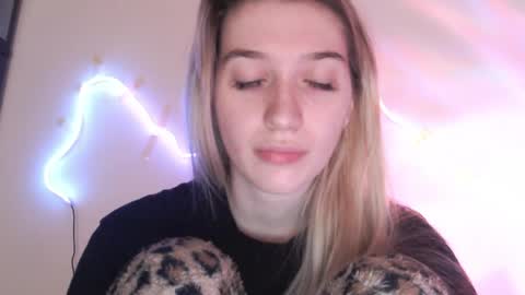 honeyveil online show from April 23, 12:29 pm