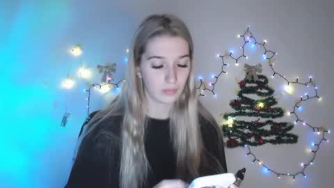 honeyveil online show from December 21, 10:30 am