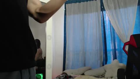 Snapshot of honeywhisper69 chatting on September 27, 7:32 pm honeywhisper69 online show from September 27, 7:32 pm