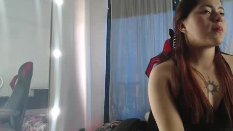 Snapshot of honeywhisper69 chatting on October 2, 7:52 pm honeywhisper69 online show from October 2, 7:52 pm