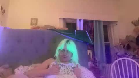 Emi Rose online show from March 7, 8:32 am