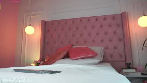 Honey Moon  Help me to reach 100 thumbs up online show from April 23, 7:38 pm