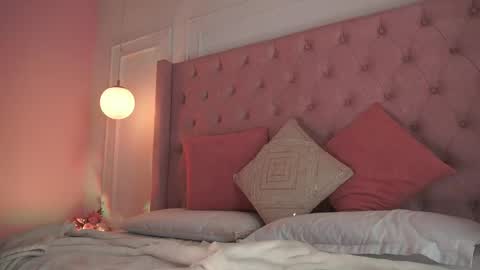 Honey Moon  Help me to reach 100 thumbs up online show from April 11, 7:28 pm