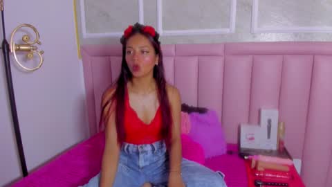 holly online show from March 6, 10:05 pm