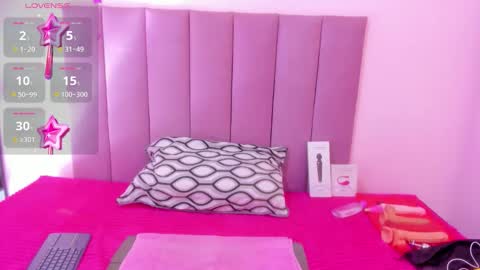 Snapshot of hoollyhendrix chatting on September 24, 8:08 pm holly online show from September 24, 8:08 pm